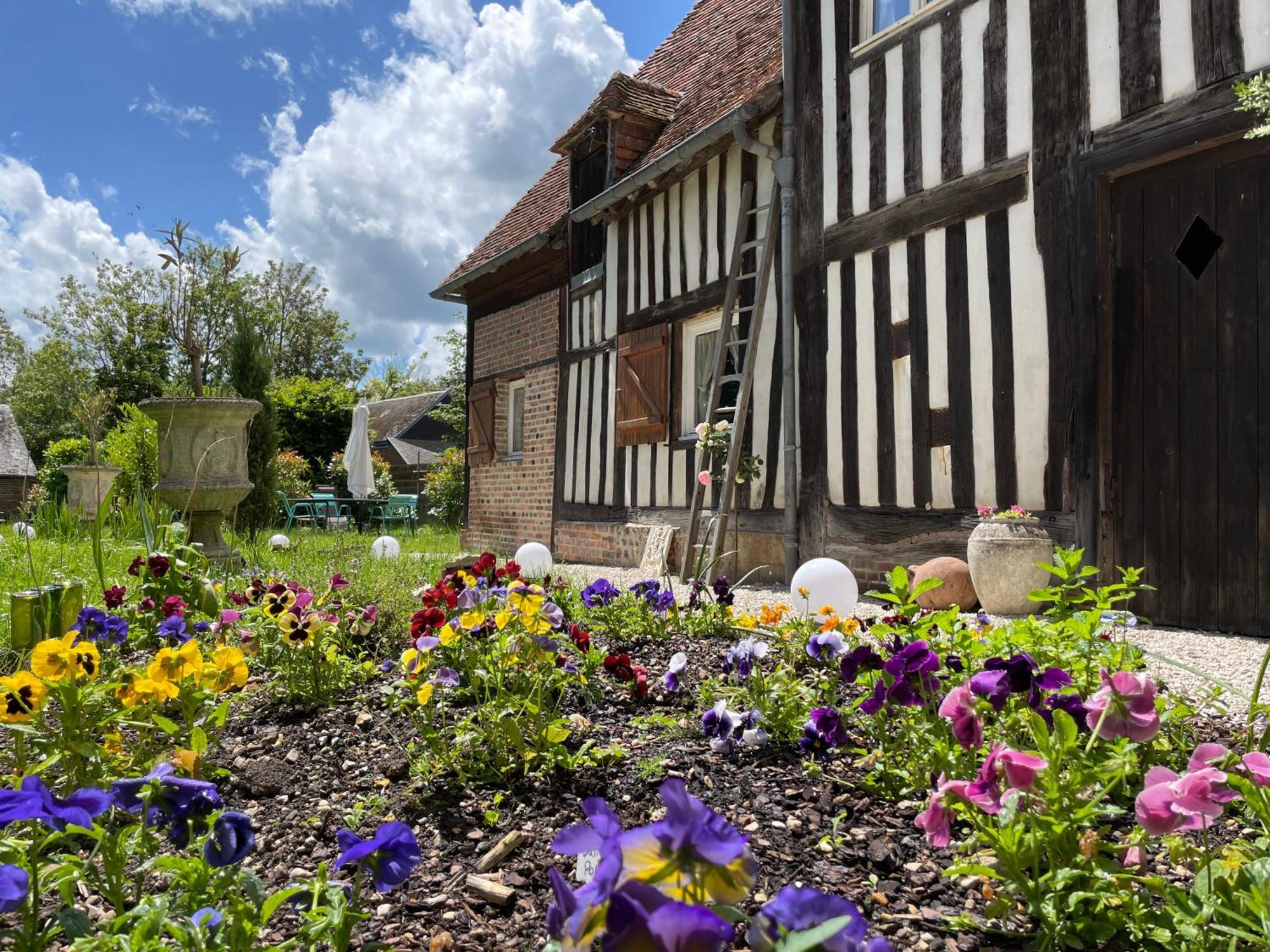 Отель Le Douet Fleury - Gite De Jardin Livarot-Pays-d'Auge Экстерьер фото